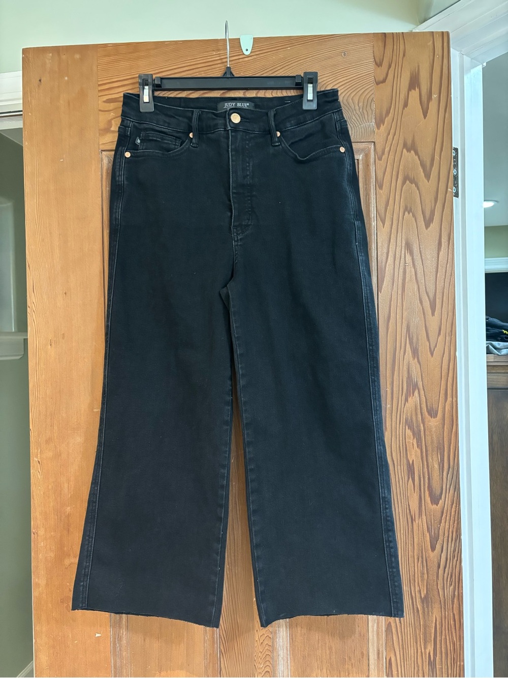 Judy Blue Black Cropped Wide-Leg Jeans